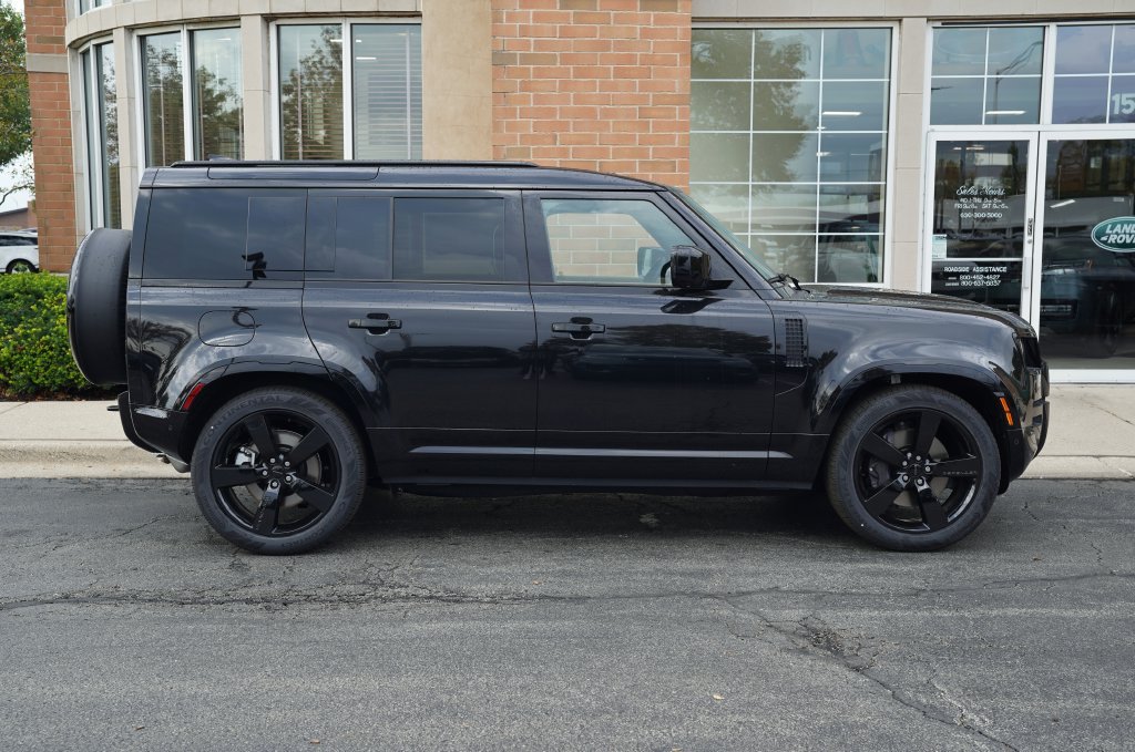 New 2026 Santorini Black Land Rover X-Dynamic SE image 7