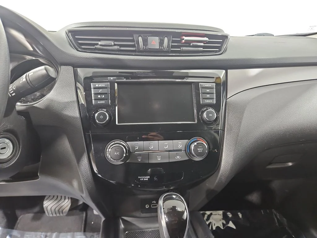 Used 2021 Black Nissan S image 19