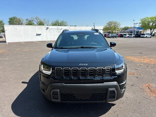 New 2026 Diamond Black Crystal Pearl-Coat Exterior Paint Jeep Limited image 5