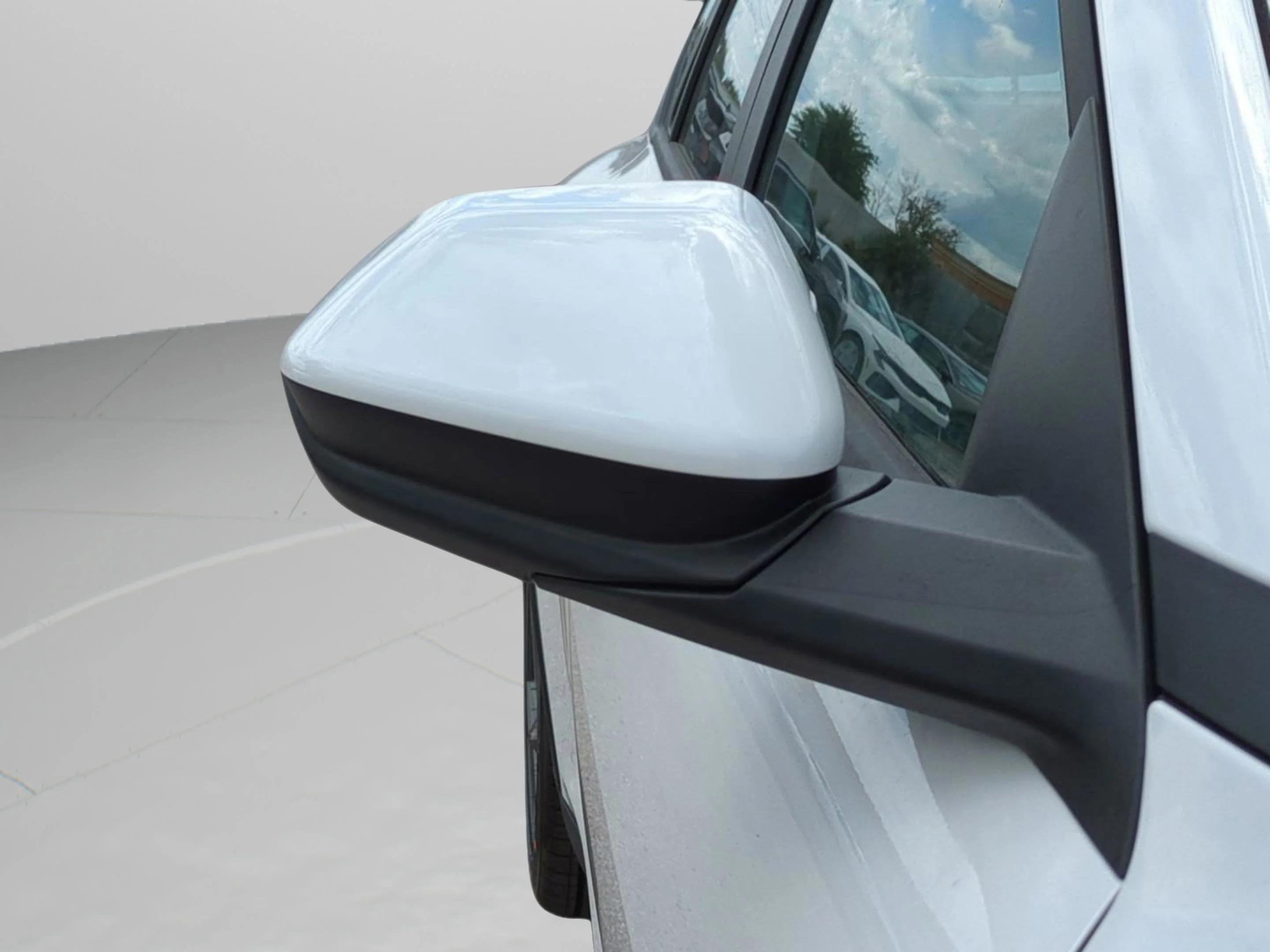 New 2026 Snow White Pearl Kia EX image 13