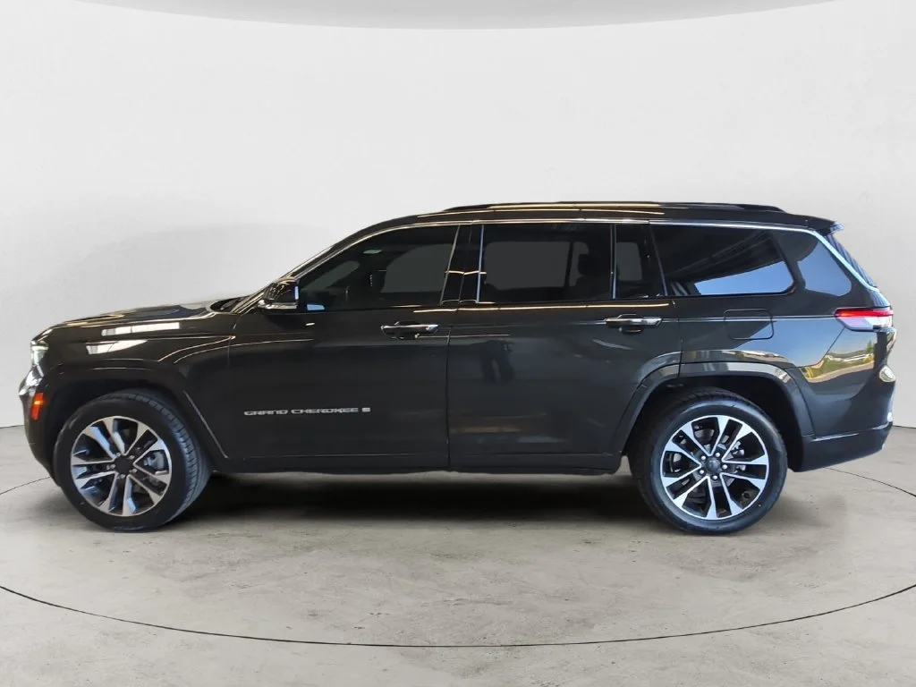 Used 2022 Brown Jeep Overland image 12