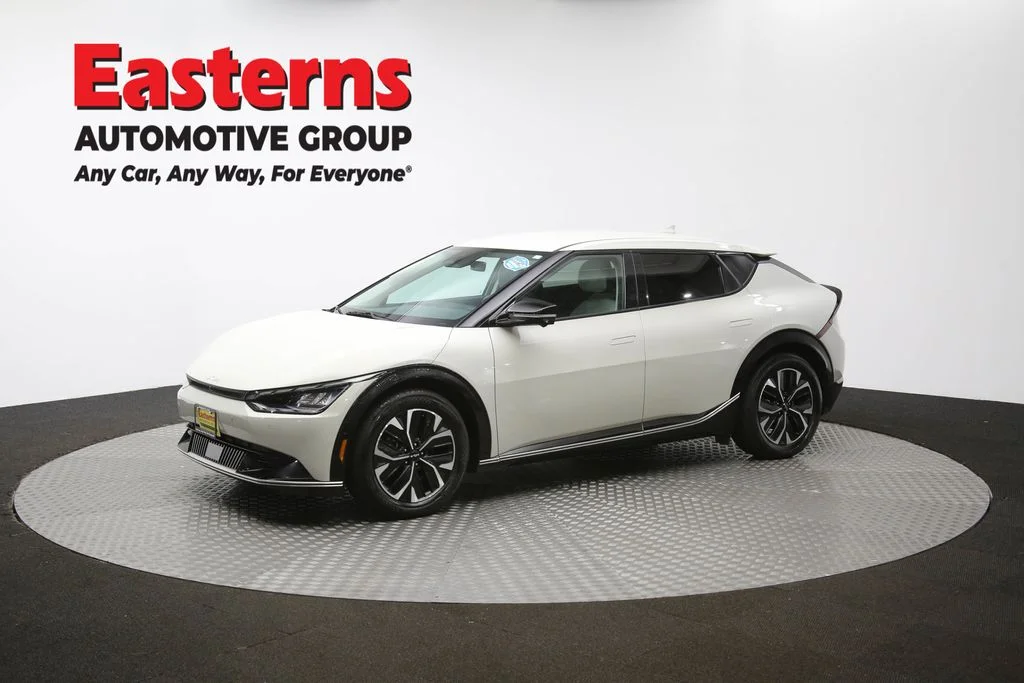 Used 2022 White Kia Wind image 59