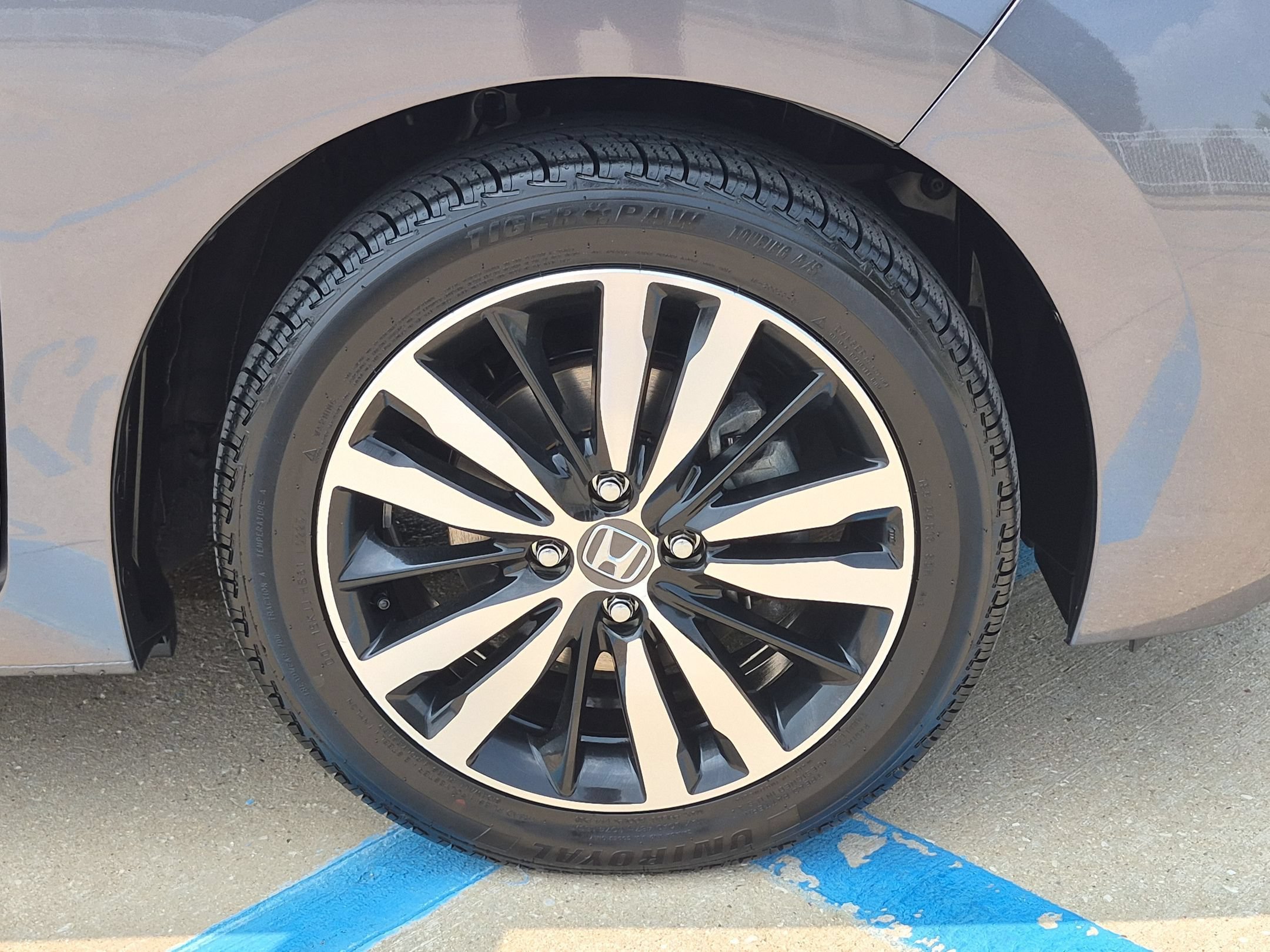Certified Used 2017 Gray Honda EX-L image 33