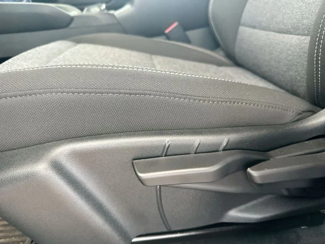 Used 2027 White GMC Elevation image 16