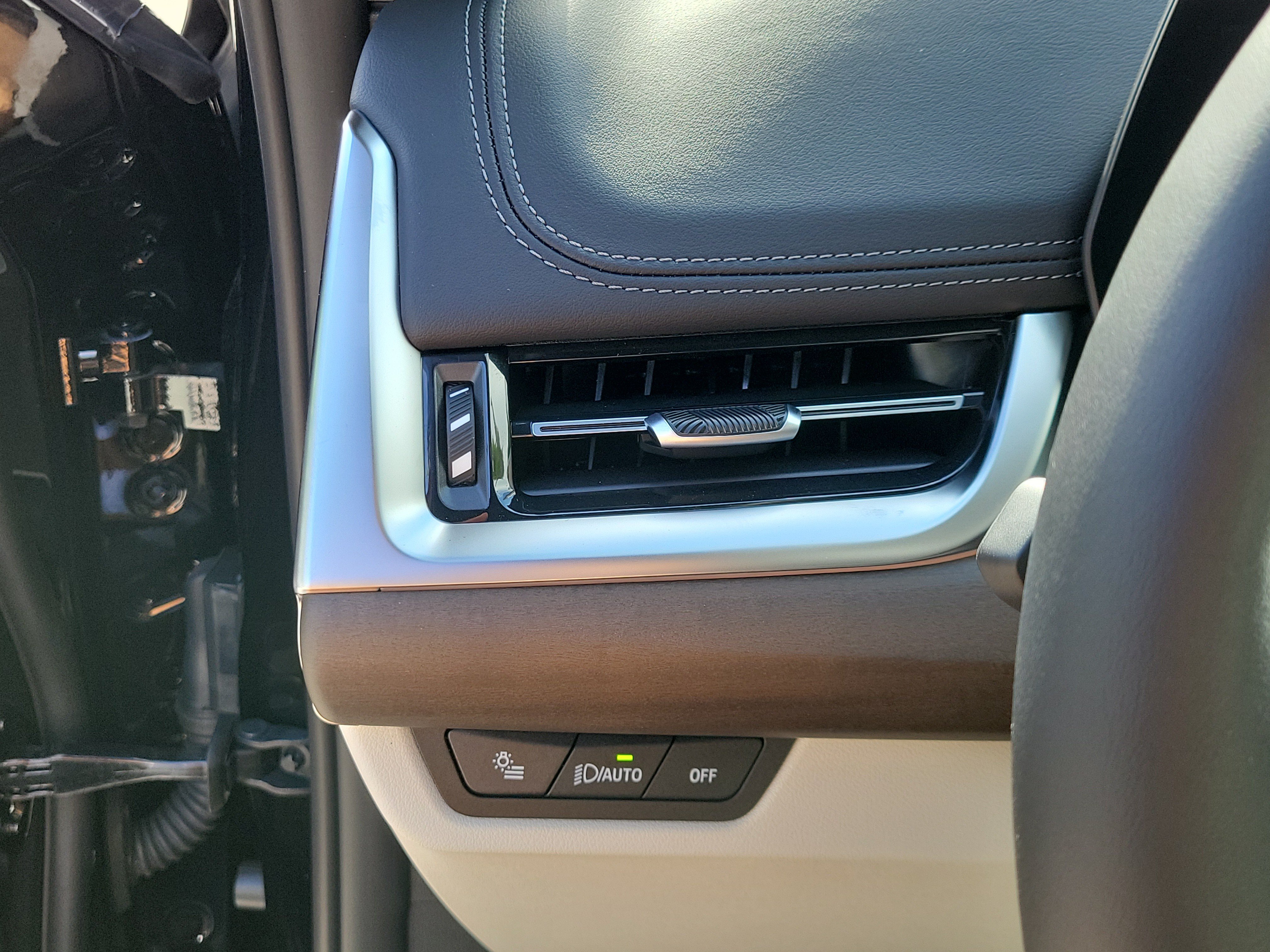 New 2026 Black Sapphire Metallic BMW xDrive28i image 16