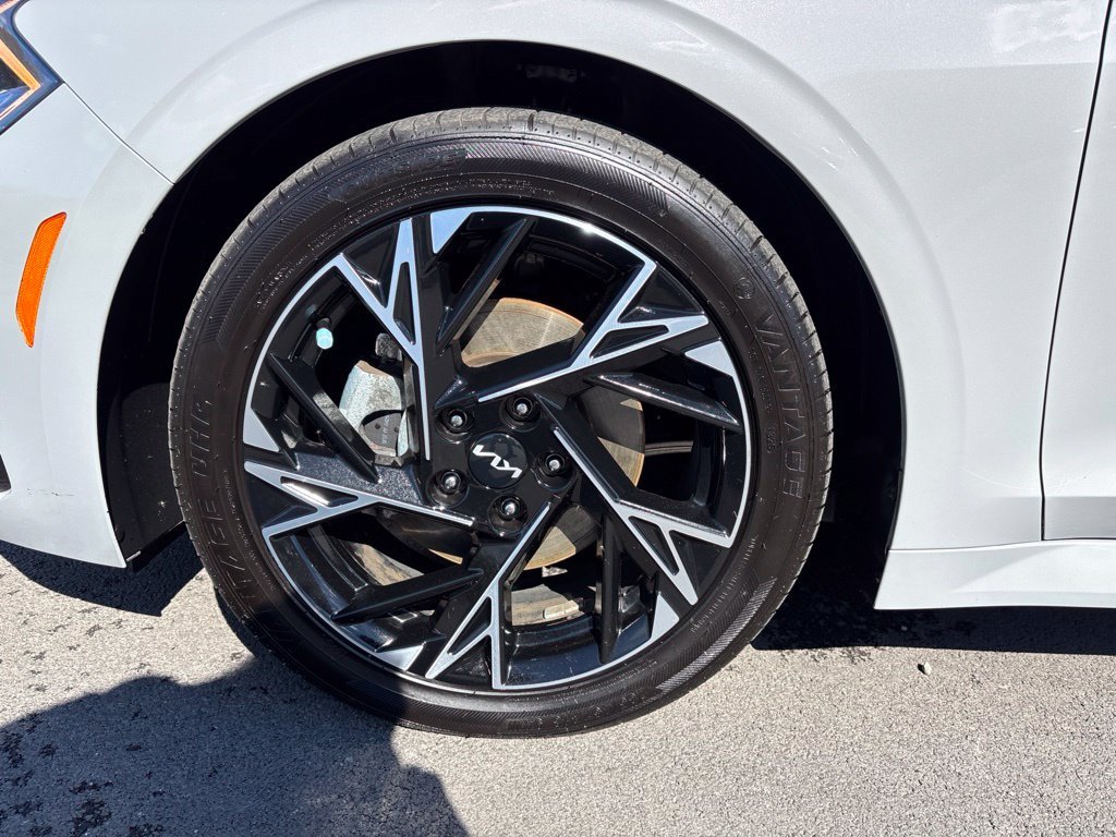 Used 2025 Gray Kia GT-Line image 9