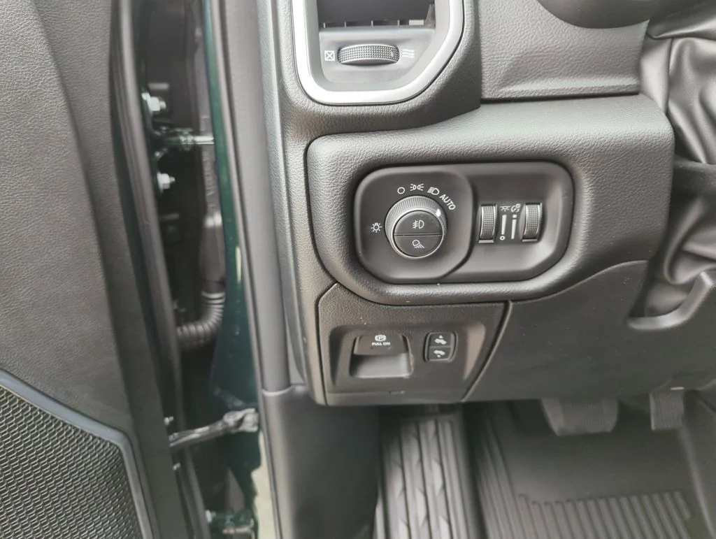 New 2026 Serrano-Green Metallic Exterior Paint RAM Laramie image 17
