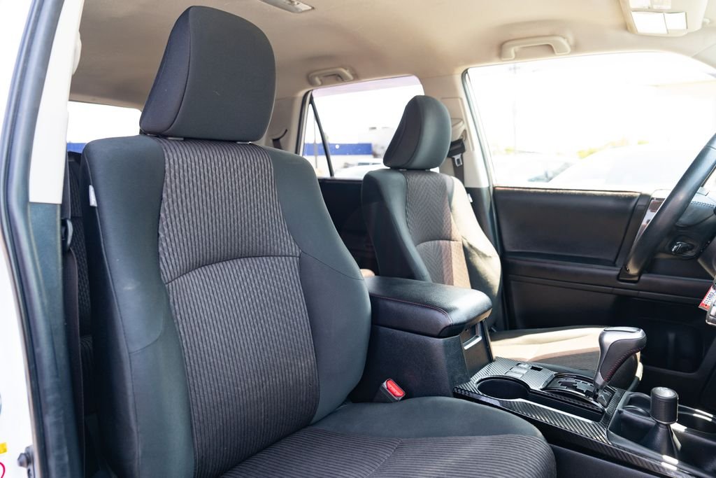 Used 2018 Super White Toyota TRD Off-Road image 27