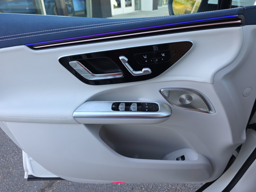 New 2027 Polar White Mercedes-Benz 320+ SUV image 19