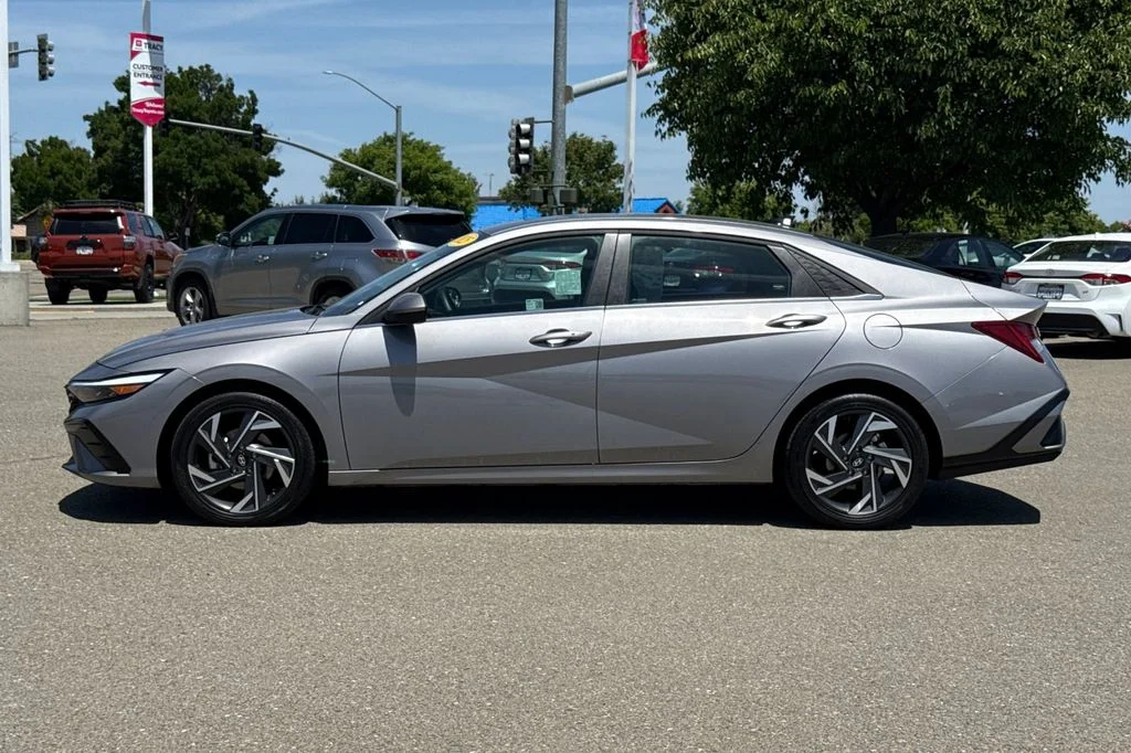 2025 Hyundai Elantra SEL - Photo 10