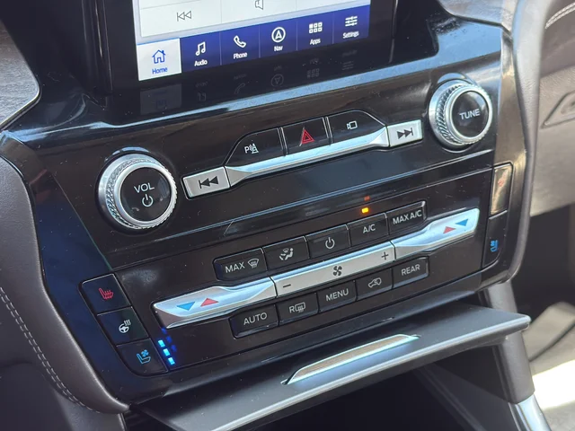 Used 2022 White Ford Platinum image 27