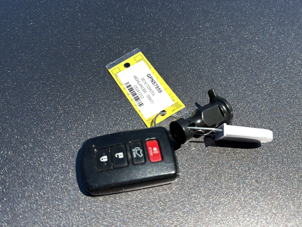 Used 2016 Gray Toyota XLE V6 image 25