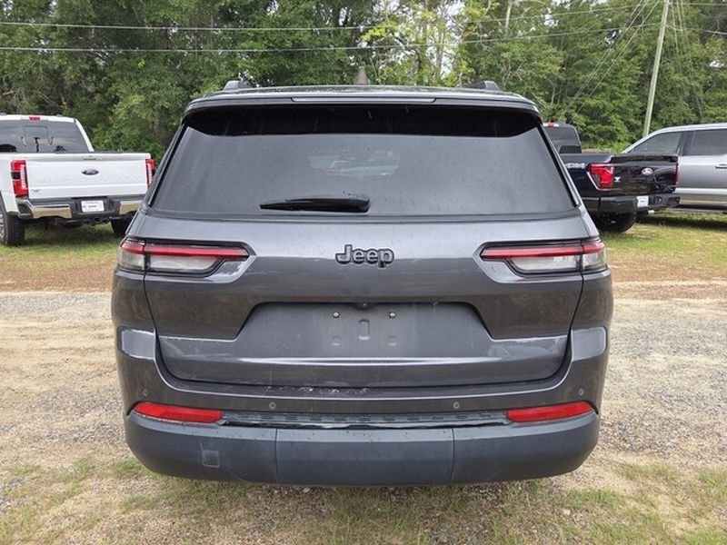 Used 2023 Metallic Jeep Altitude image 13