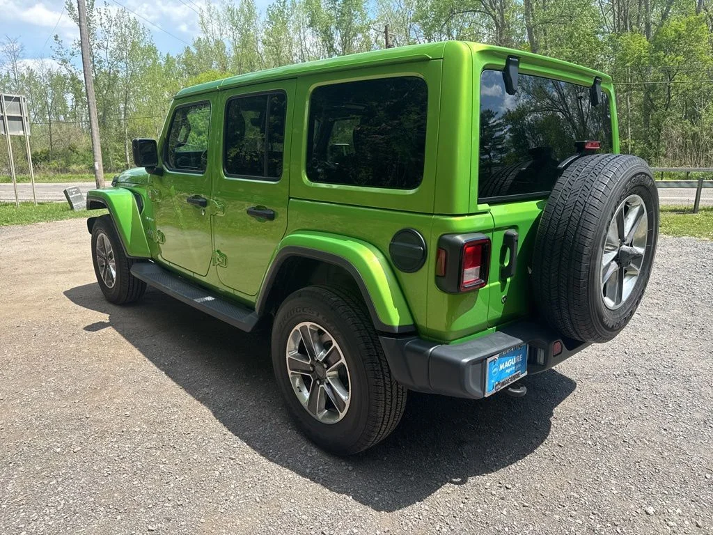 Used 2020 Green Jeep Unlimited Sahara image 5