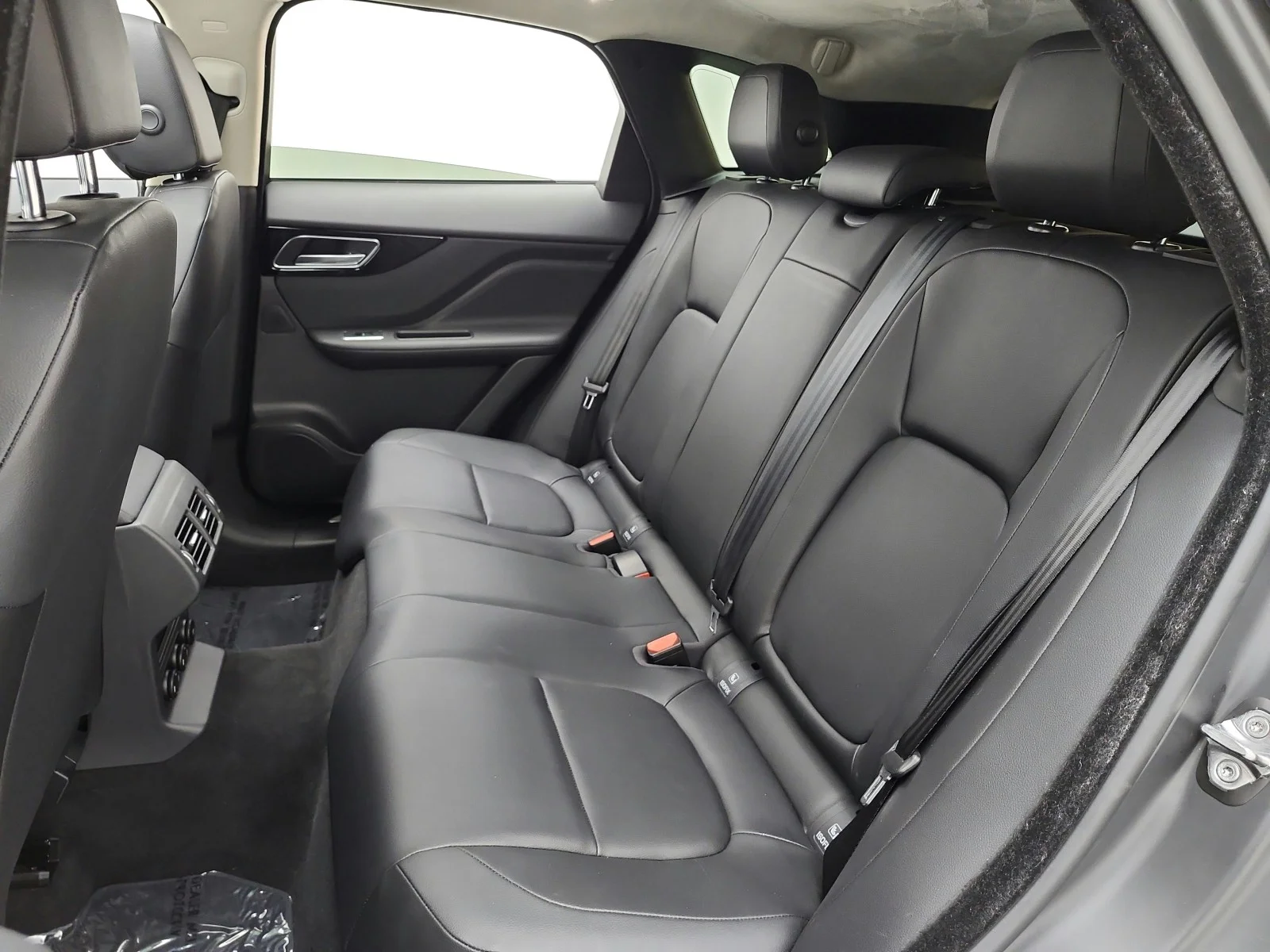 Used 2019 Narvik Black Jaguar 25t Premium AWD image 13