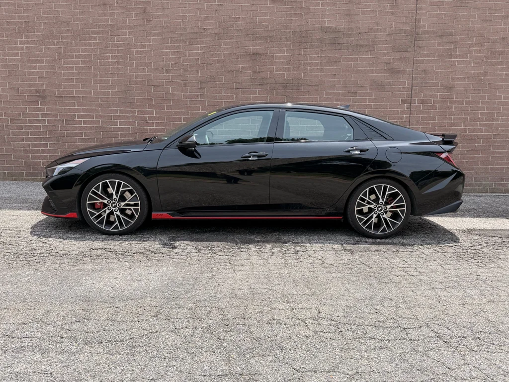 Used 2023 Onyx Black Hyundai Base image 24