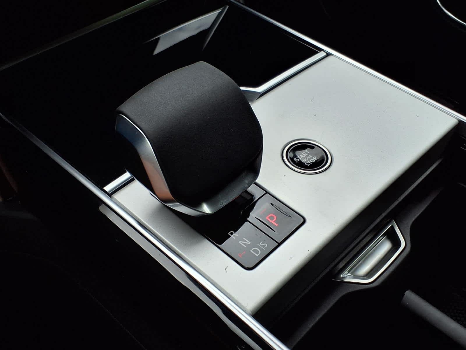 New 2026 Eiger Grey Land Rover SE image 15
