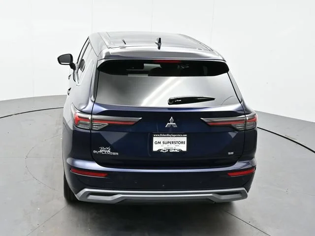 Used 2025 Cosmic Blue Met Mitsubishi SE image 36