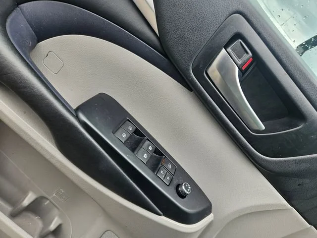 Used 2019  Toyota SE image 11