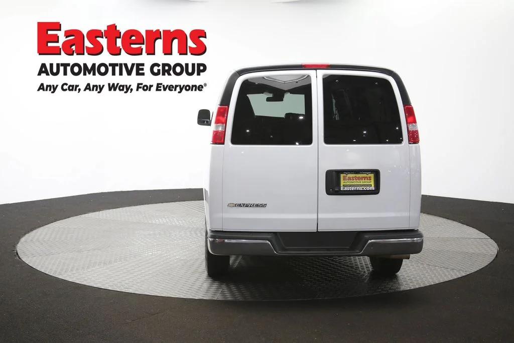 Used 2024 White Chevrolet LT image 34