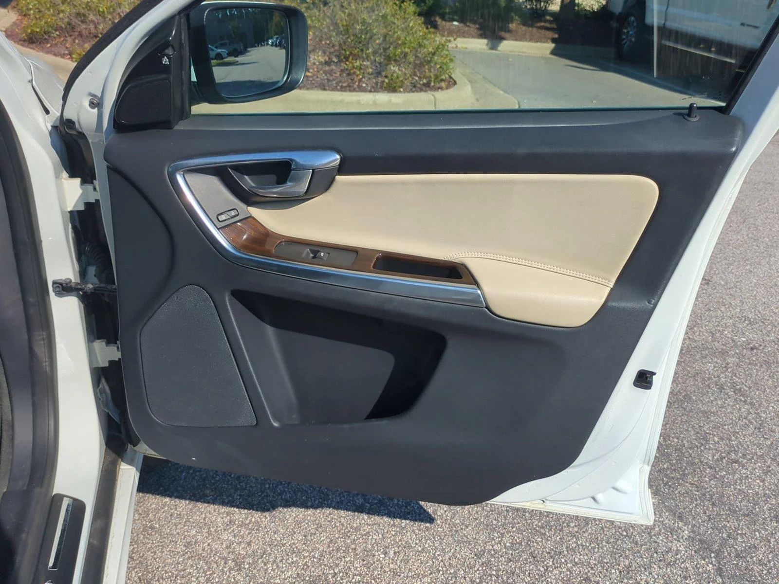 Used 2015 Ice White Volvo T5 Drive-E Premier image 34