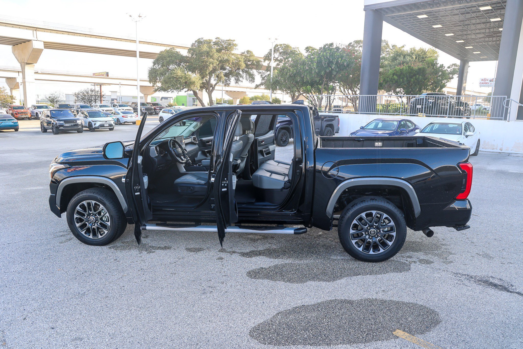 Used 2022 MIDNIGHT BLACK ME Toyota Limited image 10