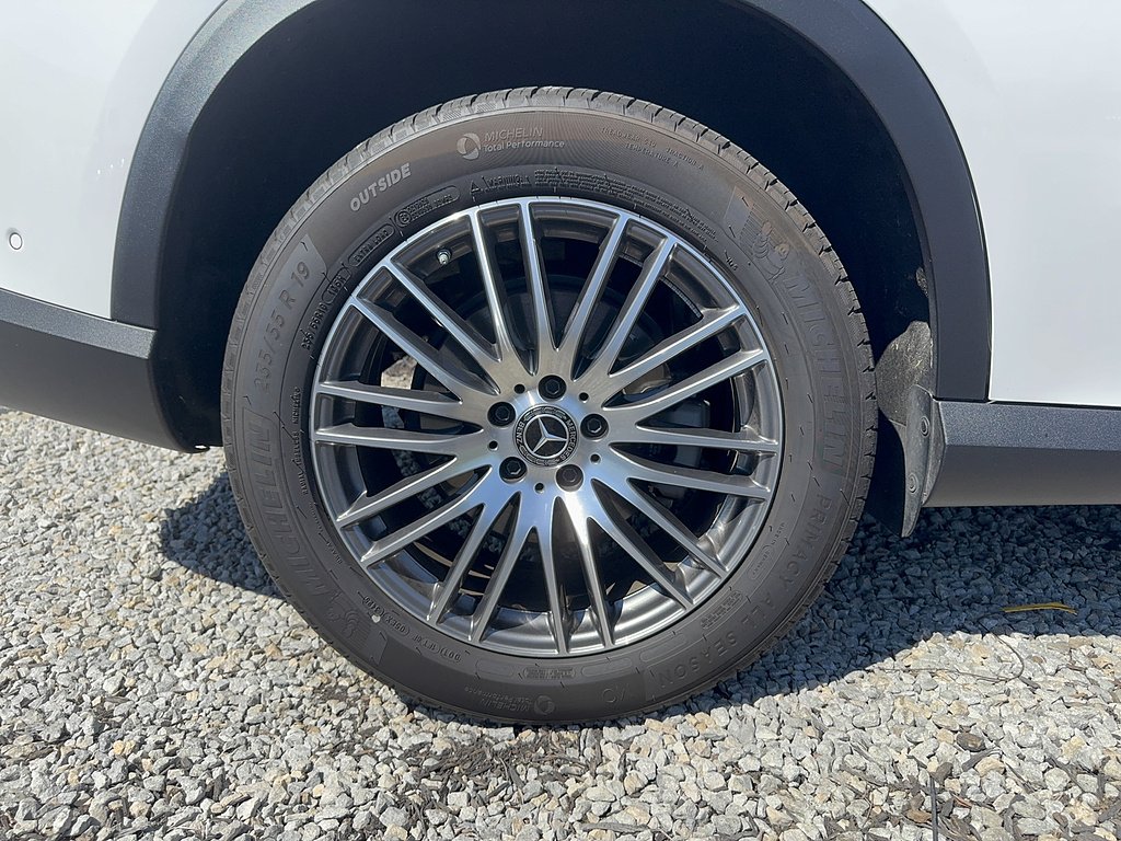 Certified Used 2026 MANUFAKTUR Moonlight White Metallic Mercedes-Benz GLC 300 4MATIC® image 9