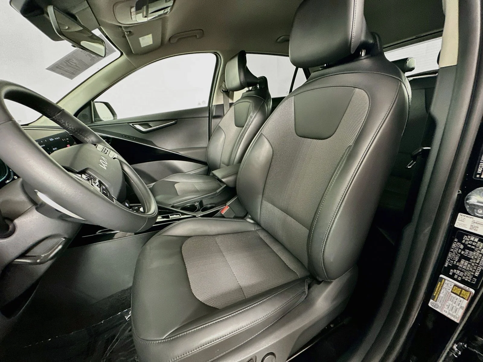 Used 2025 Aurora Black Pearl Kia EX image 22