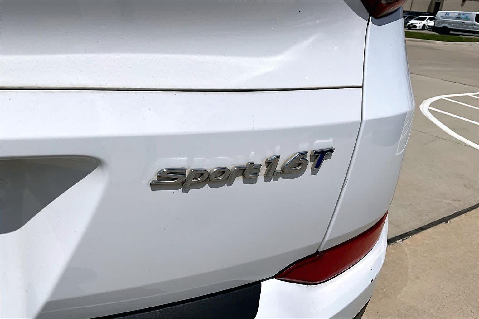 Used 2017 Dazzling White Hyundai Sport image 10