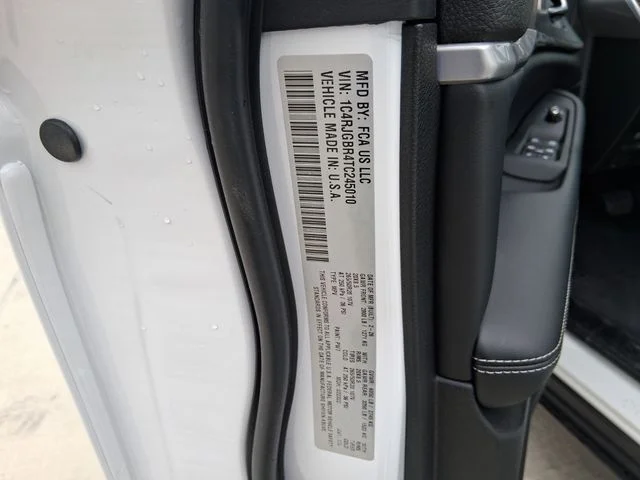 New 2026 Bright White Clear-Coat Exterior Paint Jeep Limited image 30