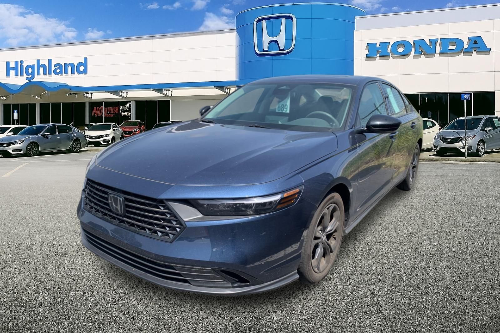 Certified Used 2025 Blue Honda SE image 1