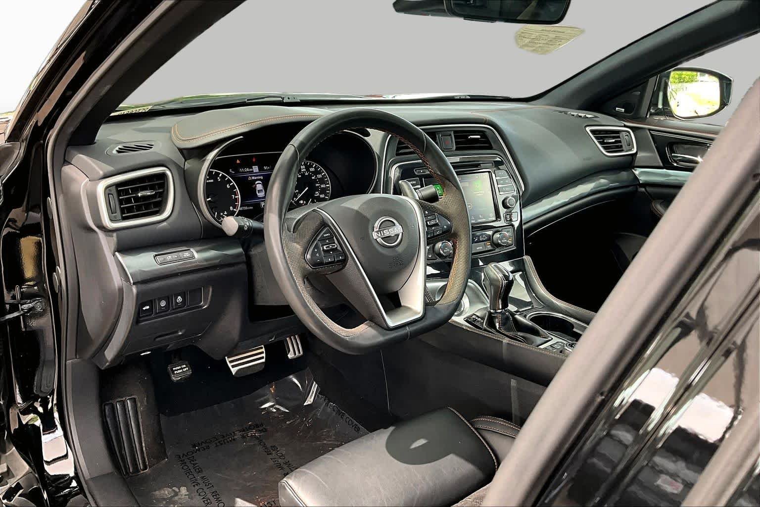 Used 2023 Super Black Nissan SR image 18