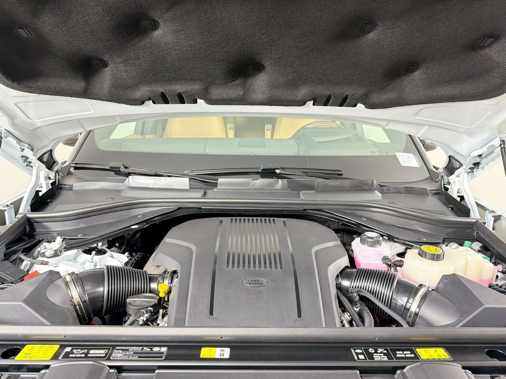 New 2026 Fuji White Land Rover SE image 32