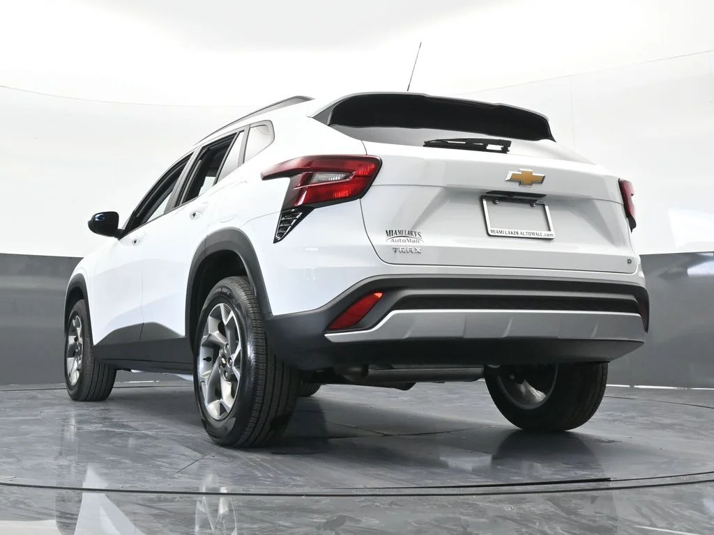 Used 2025 Summit White Chevrolet LT image 59