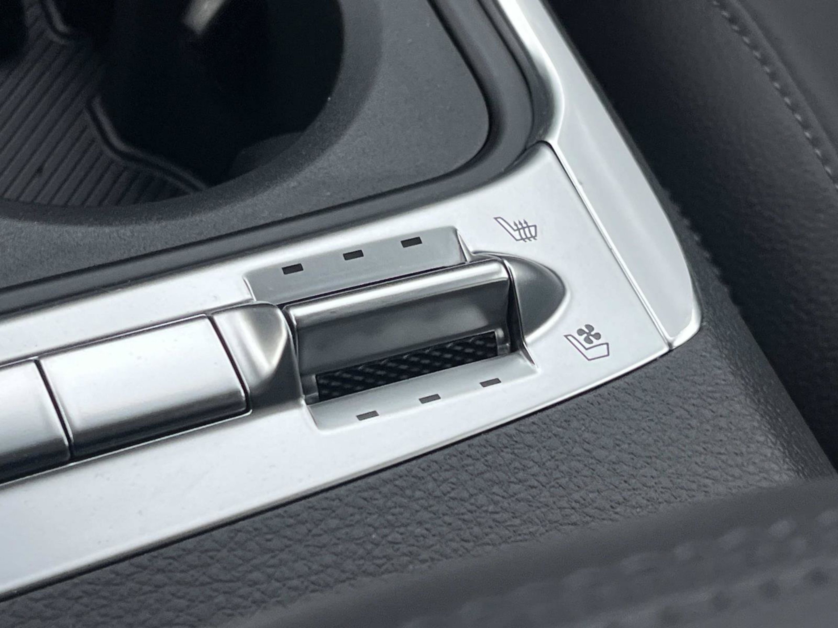 New 2027 Ceramic Silver Kia SX Prestige image 31