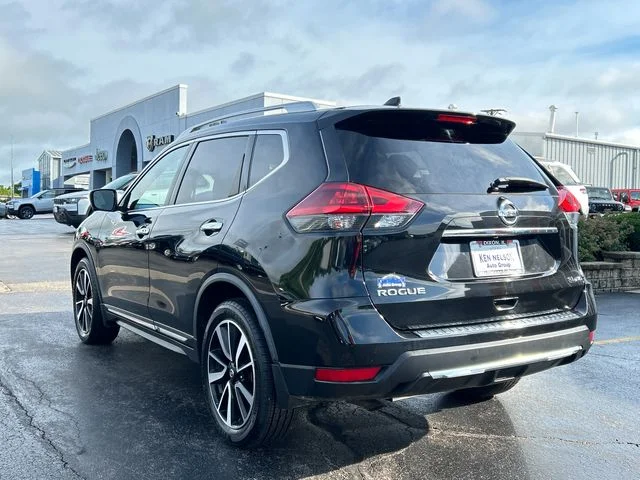 Used 2018 Magnetic Black Nissan SL image 2
