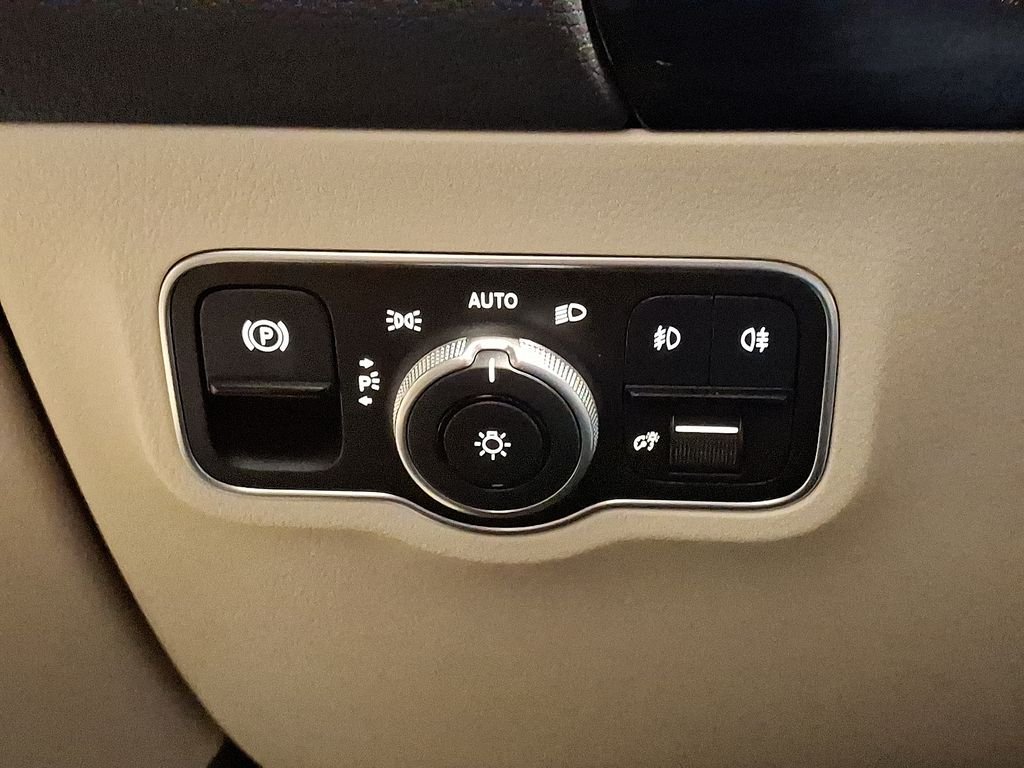 Certified Used 2025 White Mercedes-Benz GLA 250 image 23
