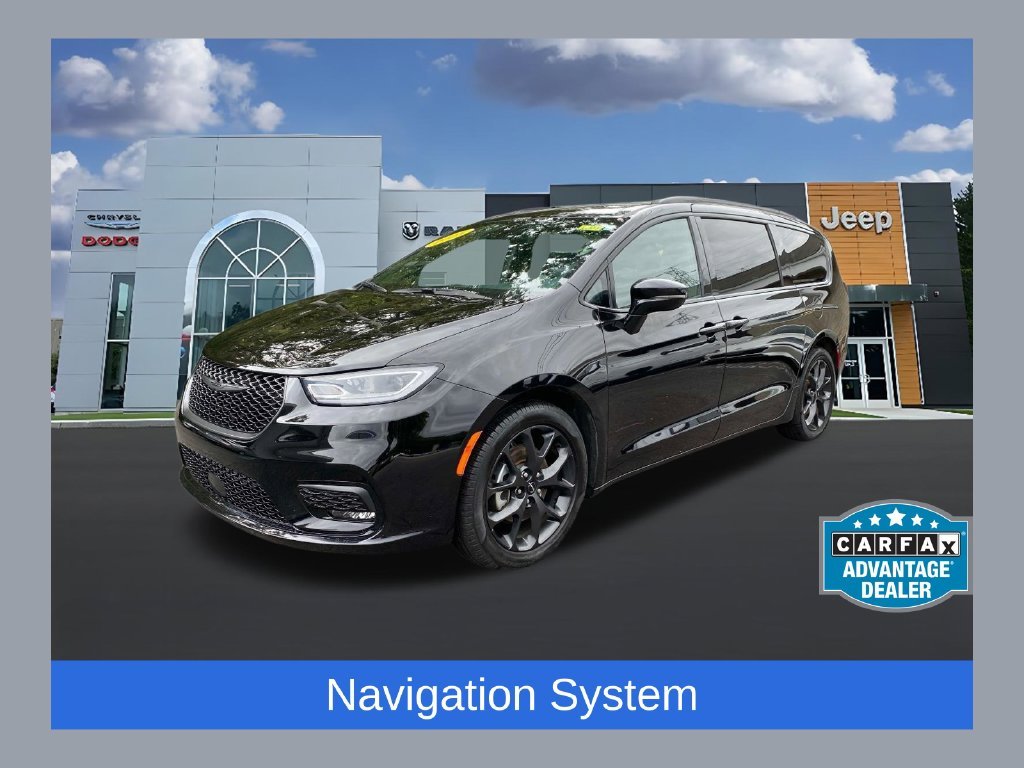 Used 2025 Black Chrysler Limited image 1