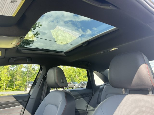 Used 2025 Black Volkswagen Autobahn image 7