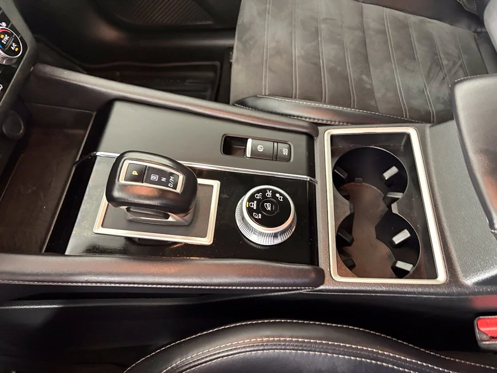 Used 2024 Silver Mitsubishi  image 29
