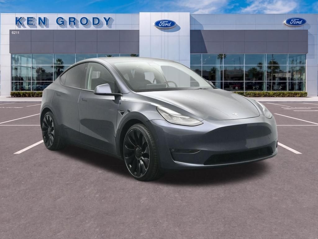 2022 Tesla Model Y Performance Dual Motor All-Wheel Drive's photo