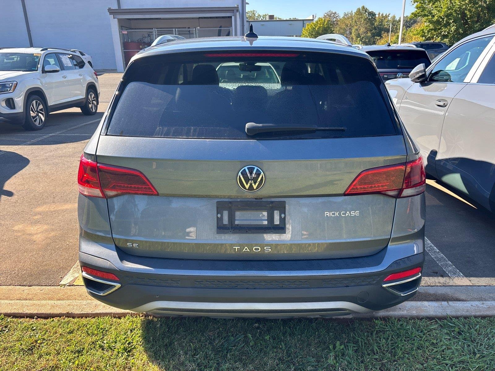 Used 2023 Platinum Gray Metallic Volkswagen SE image 4
