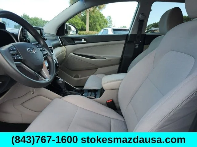Used 2020 White Hyundai SE image 16