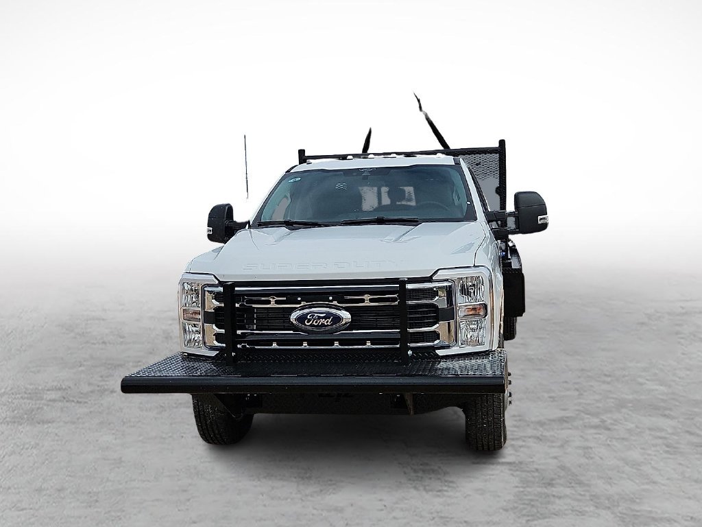 New 2026 Oxford White Ford F-350® XL image 3