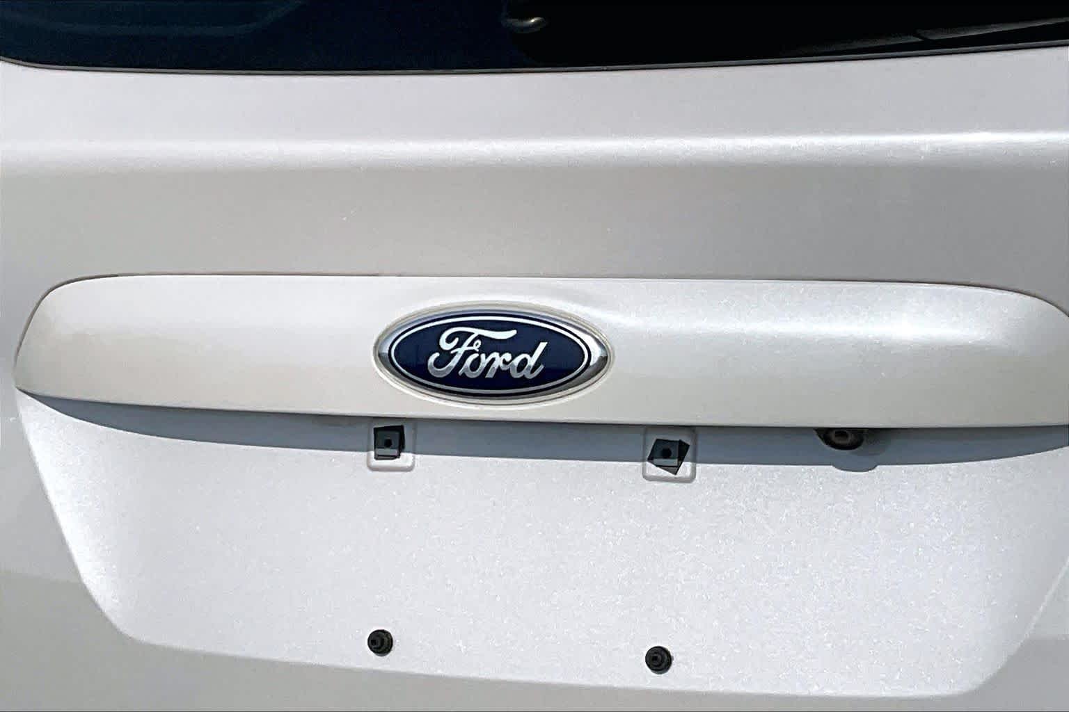 Used 2015 White Platinum Metallic Tri-Coat Ford SEL image 26
