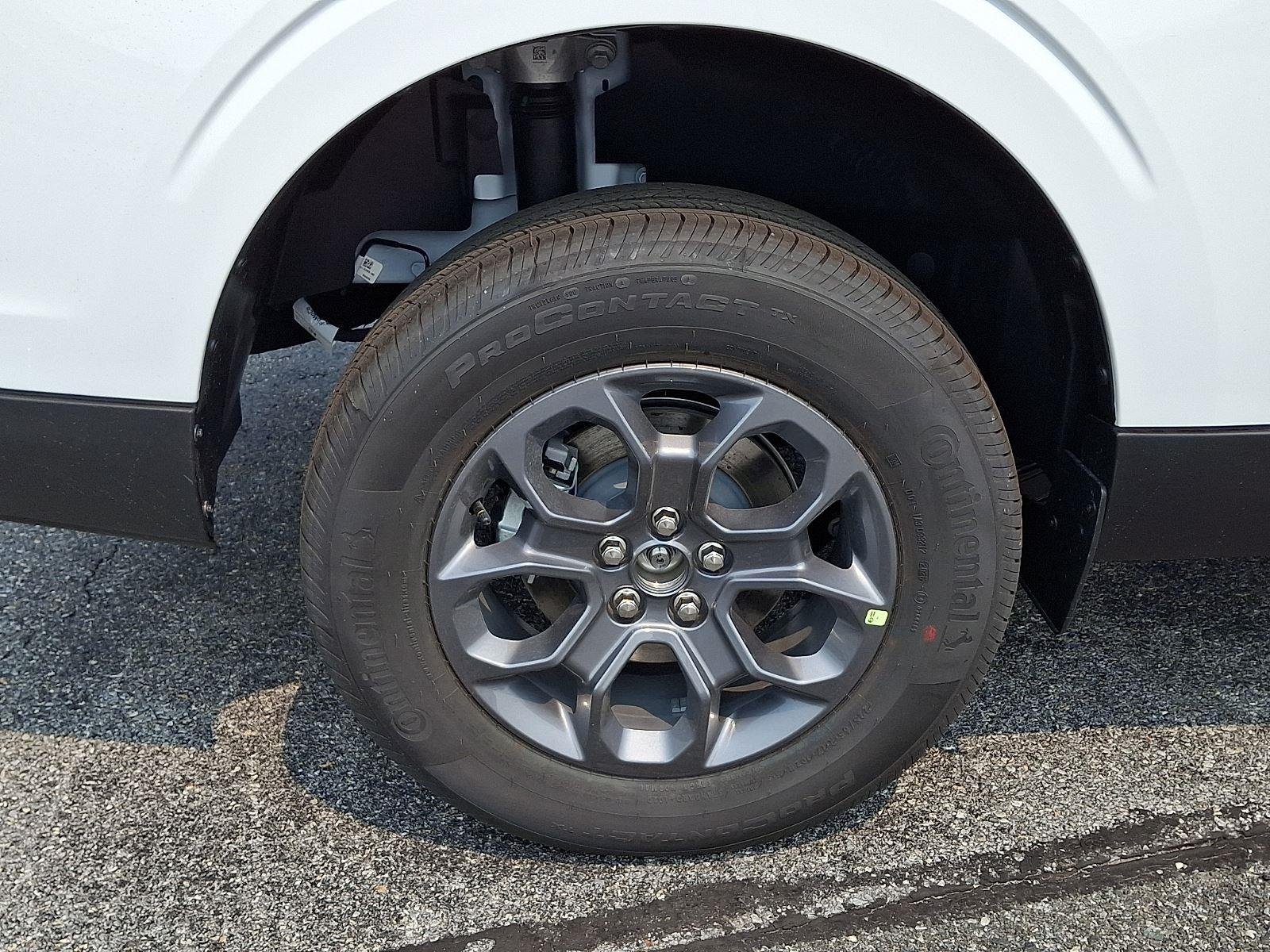 New 2026 Oxford White Ford XLT image 5