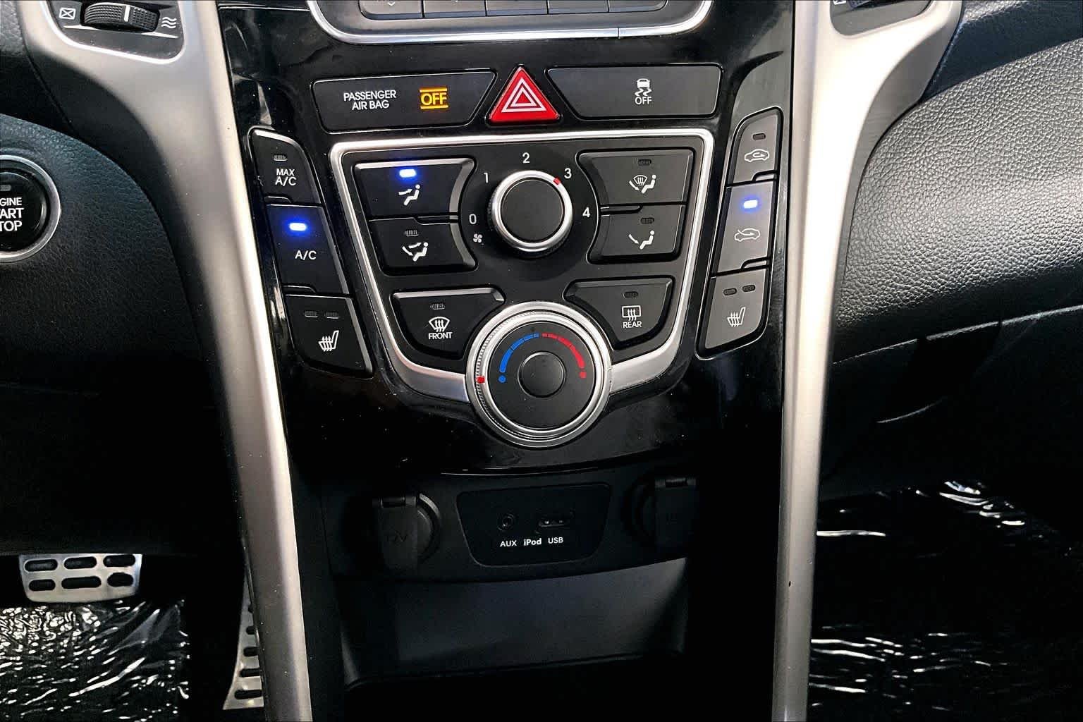 Used 2013 Shimmering Silver Hyundai  image 32