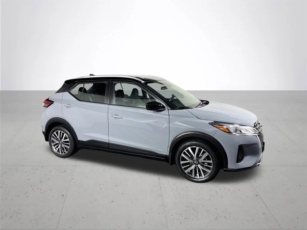 Used 2023 Gray Nissan SV image 4