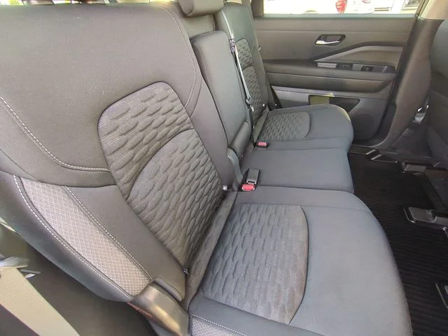 Used 2022 White Nissan SV image 33