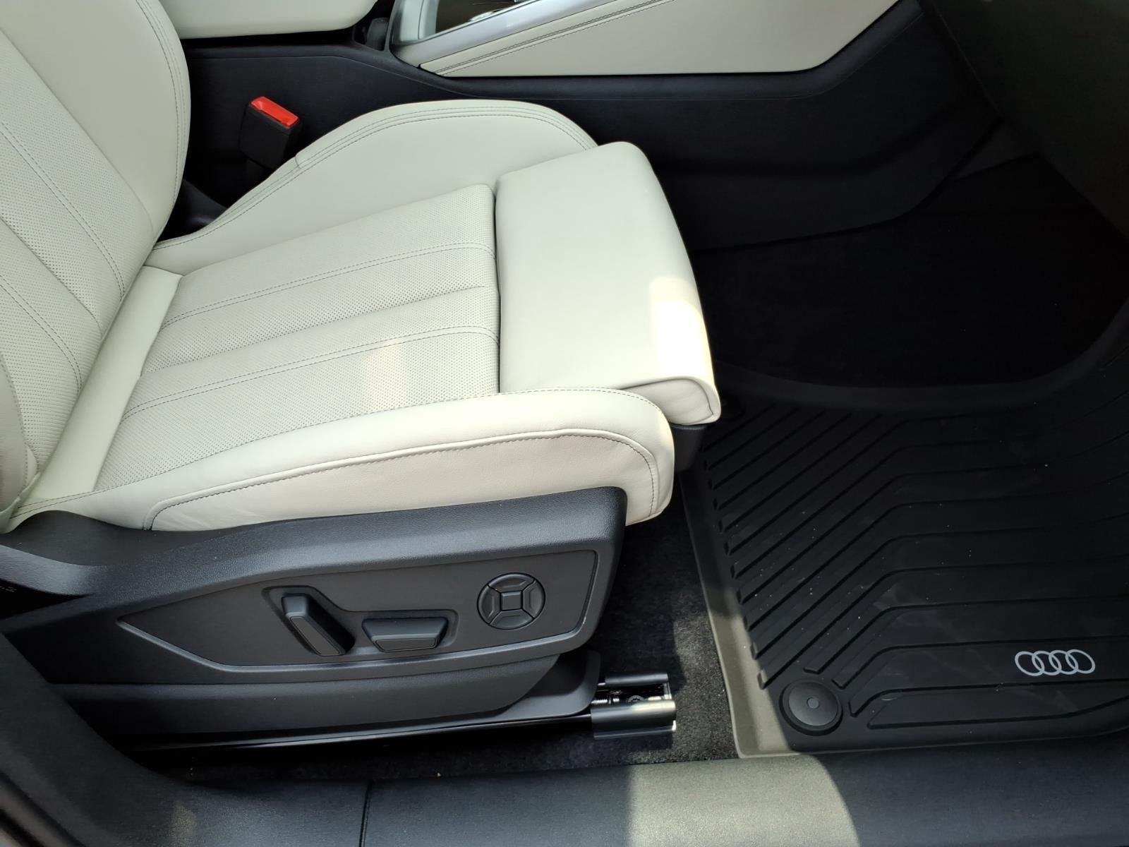 Used 2025 Daytona Gray Pearl Effect Audi S line Premium image 21